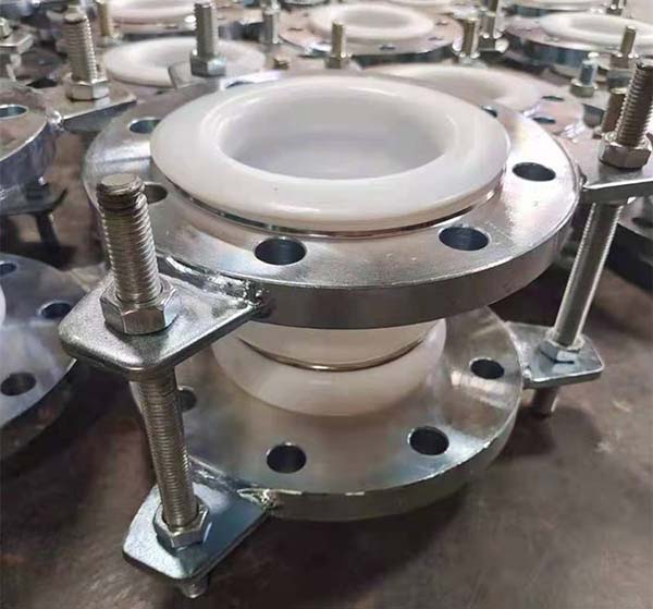 四氟波纹补偿器